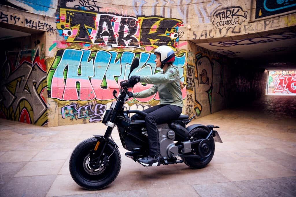 BMW Motorrad CE-02 Cosmic Black nouveau scooter bmw électrique concession bms mantes disponible permis AM