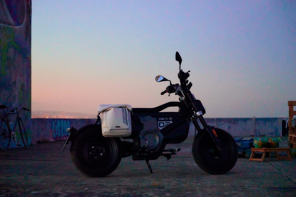 BMW Motorrad CE-02 Cosmic Black nouveau scooter bmw électrique concession bms mantes disponible permis AM